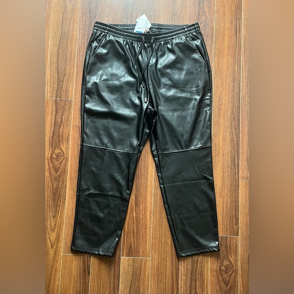 Plus size pants - Picture 1 of 3